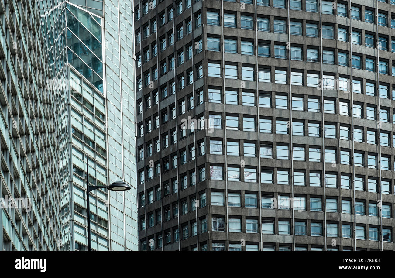 Un canyon di vetro e cemento vicino alla stazione Victoria di Londra Foto Stock