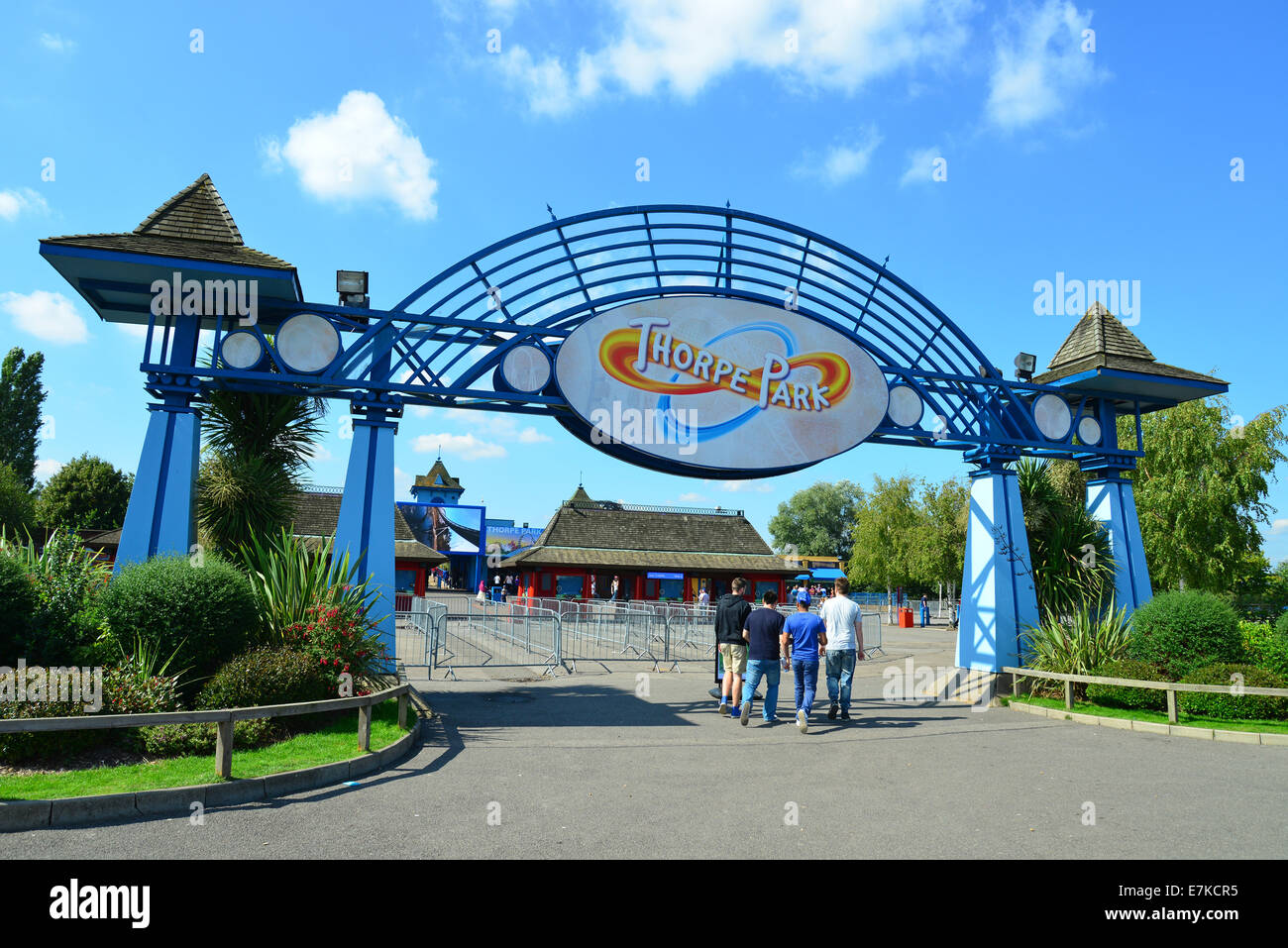 Segno di ingresso per il Parco Thorpe Theme Park, Chertsey, Surrey, England, Regno Unito Foto Stock
