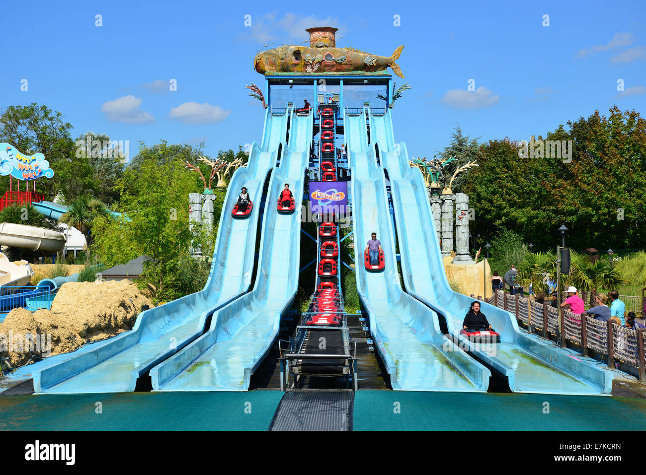 La profondità di acqua di carica ride, Thorpe Park Theme Park, Chertsey, Surrey, England, Regno Unito Foto Stock