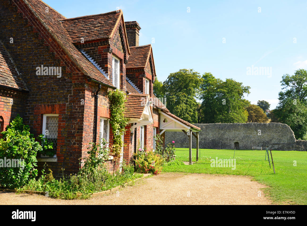 Xix secolo custode della casa di Berkhamsted Castello, Berkhamsted, Hertfordshire, England, Regno Unito Foto Stock Xix secolo custode della casa di Berkhamsted Castello, Berkhamsted, Hertfordshire, England, Regno Unito Foto Stock