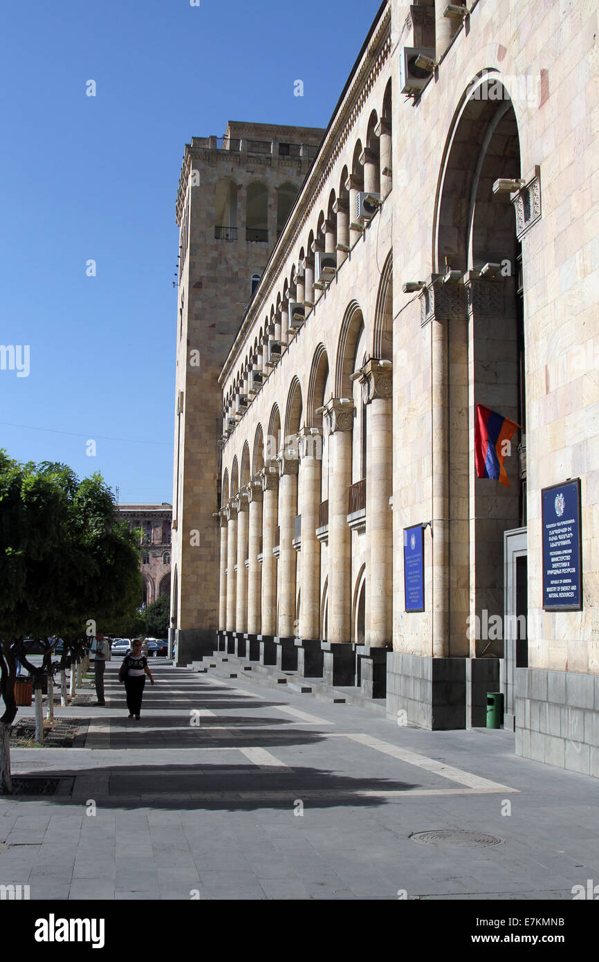 Ingresso per il Ministero dell'energia e delle risorse naturali e il Ministero dell'amministrazione territoriale in Yerevan Foto Stock