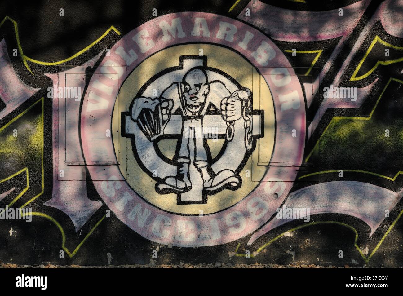 Insegne di Maribor calcio Ultras, skinhead hooligan, dipinto sul muro, Slovenia Foto Stock