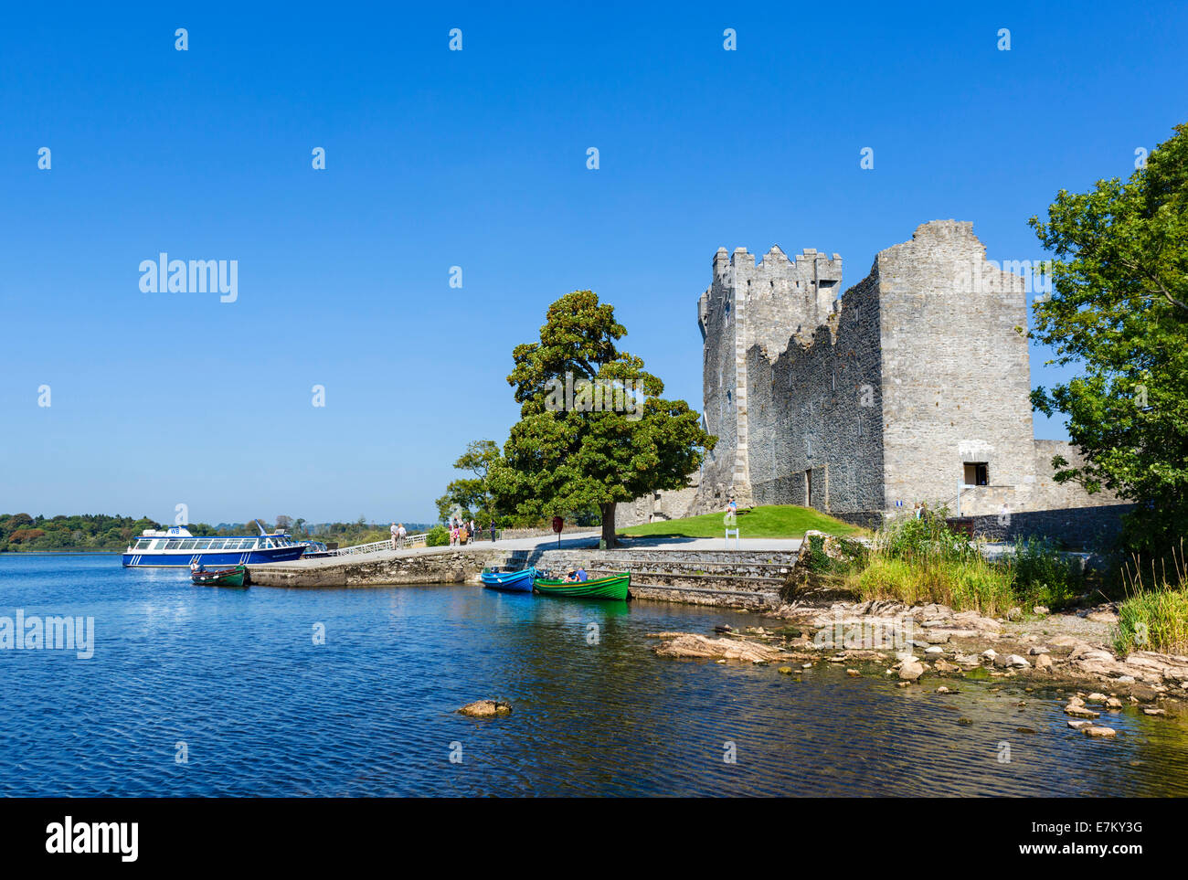 Paesaggio irlandese. 15thC Ross Castle sulle rive di Lough Leane, Killarney National Park, County Kerry, Repubblica d'Irlanda Foto Stock