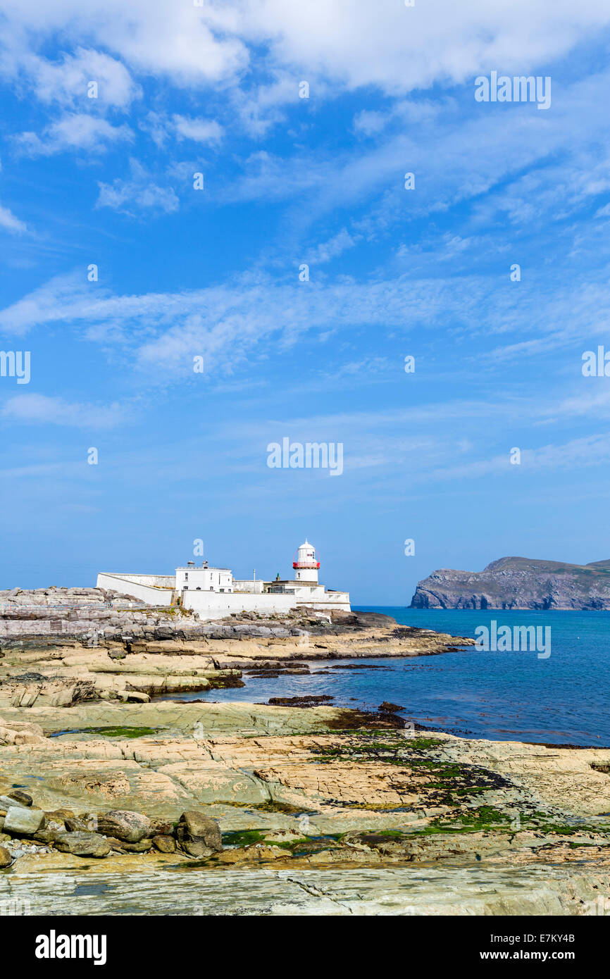 Valentia Lighthouse guardando verso Beginish isola, isola Valentia, nella contea di Kerry, Repubblica di Irlanda Foto Stock