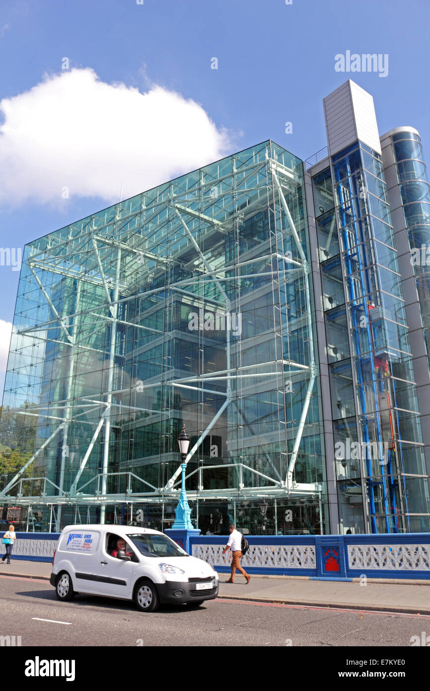 Moderno edificio a torre di Londra, Tower Bridge House Saint Katharine Way, Londra E1W 1AA, Inghilterra, Regno Unito. Foto Stock