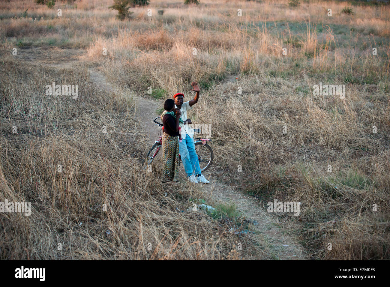 La gente dice addio. Ferrovia. Zambia. Tramonto nella Royal Livingstone Express treno di lusso. La locomotiva a vapore, 156 è un decimo C Foto Stock