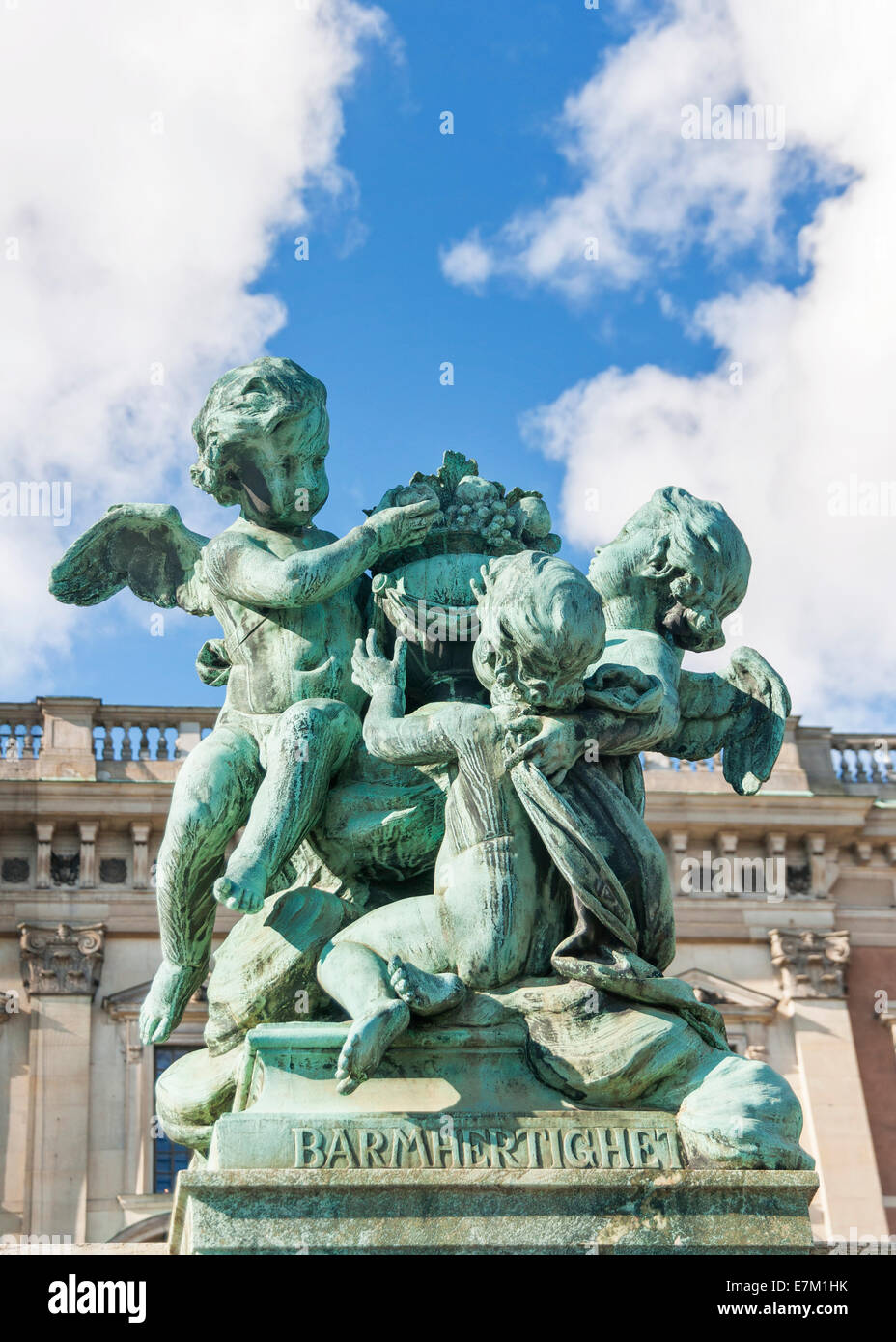 Statua di celebrare la misericordia sulla staccionata di fronte al Palazzo Reale di Stoccolma. Foto Stock