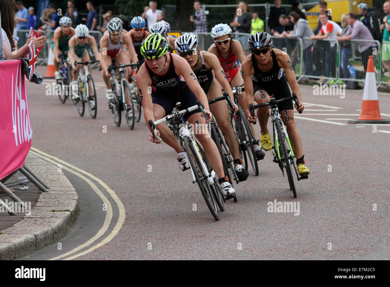 Vicky Holland sulla sua moto durante le donne categoria elite al 2014 UIT tenutasi a Londra, Foto Stock