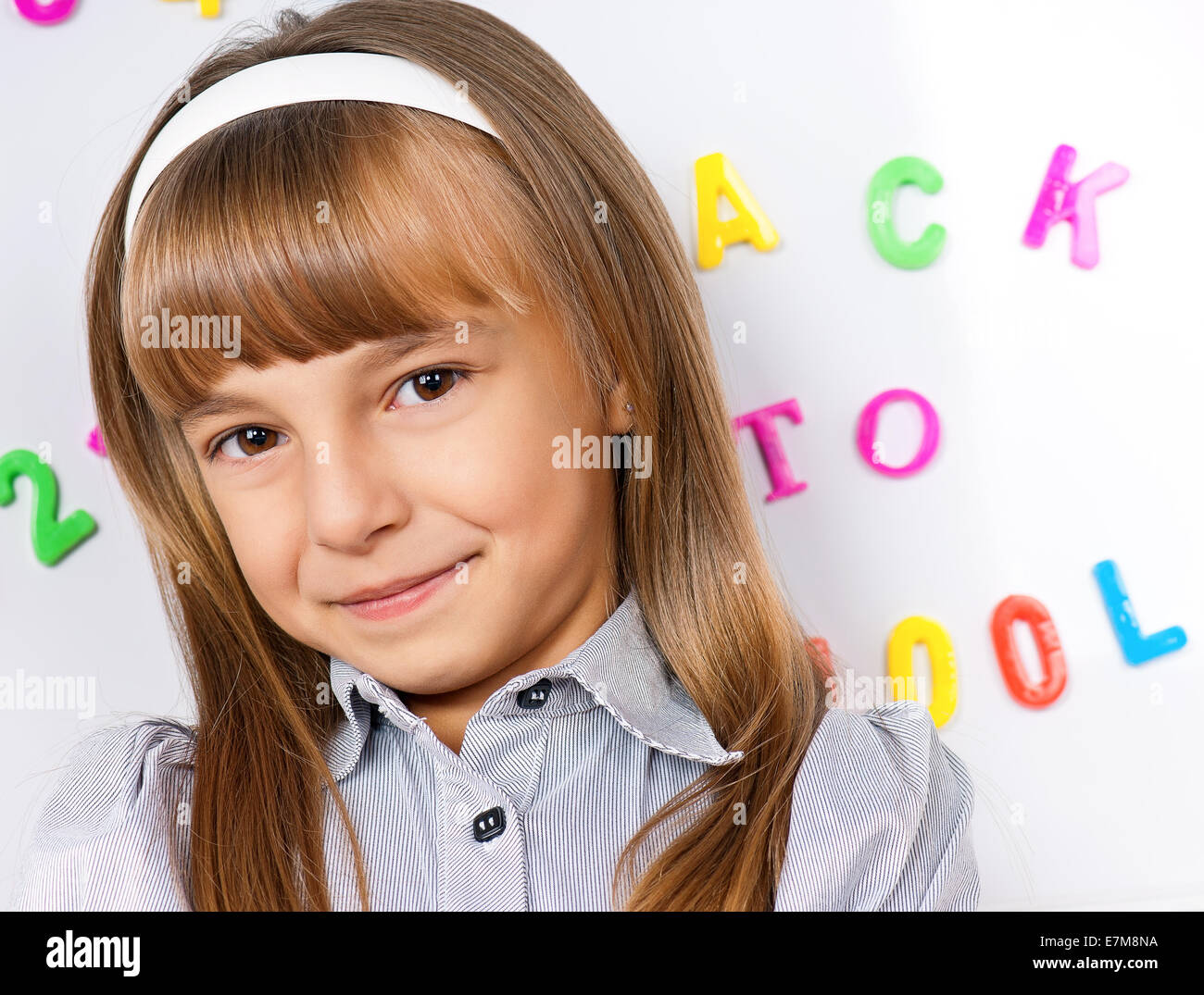 Ragazza facendo i compiti di scuola Foto Stock