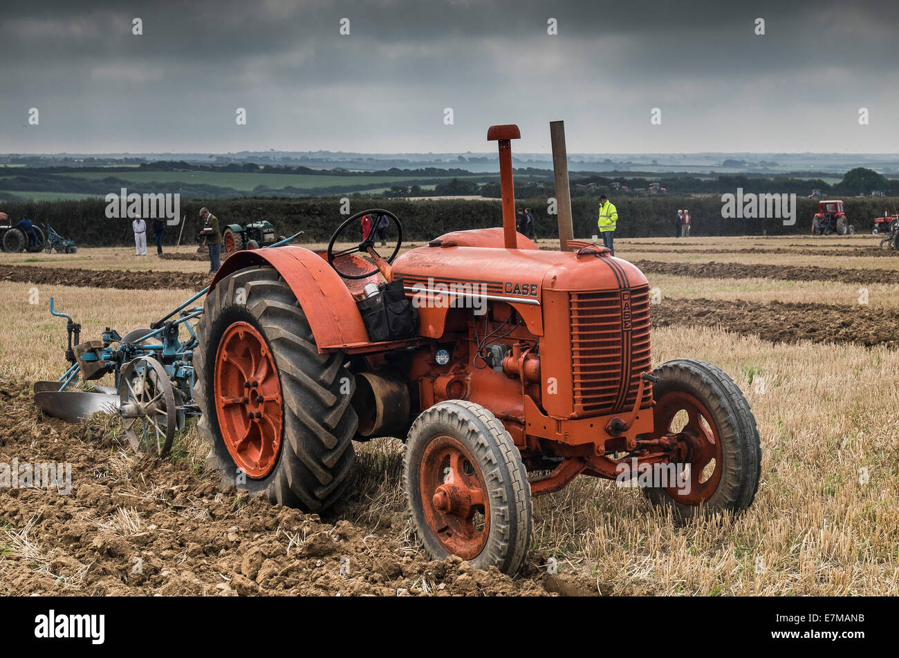 Un caso d'epoca trattore utilizzato in una competizione di aratura su La Lucertola in Cornovaglia. Foto Stock