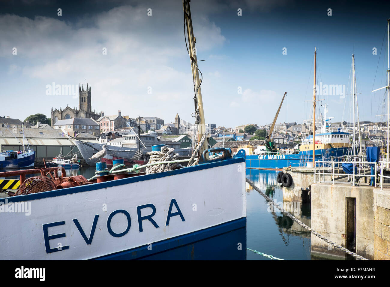 Barche ormeggiate nella Darsena di Penzance Harbour. Foto Stock