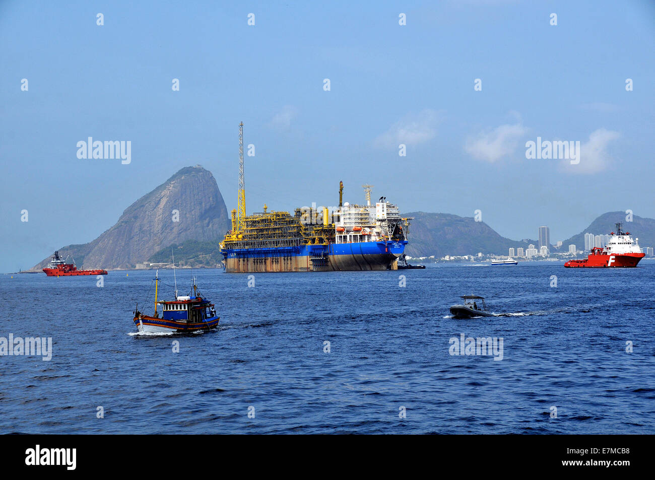 Navi nella baia di Guanabara, Rio de Janeiro, Brasile Foto Stock