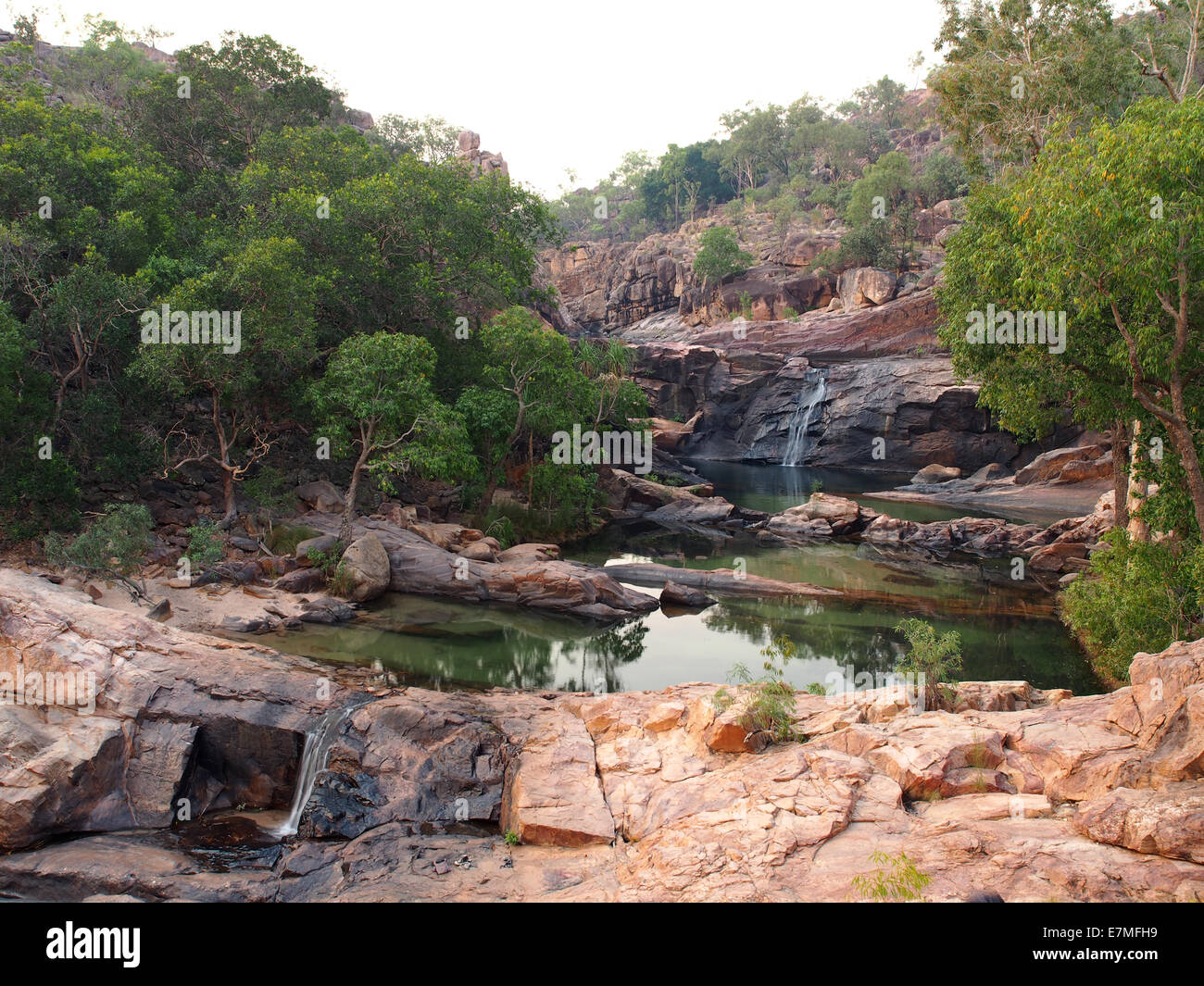 (Gunlom Waterfall Creek) piscine e cascate, Kakadu National Park, Australia Foto Stock