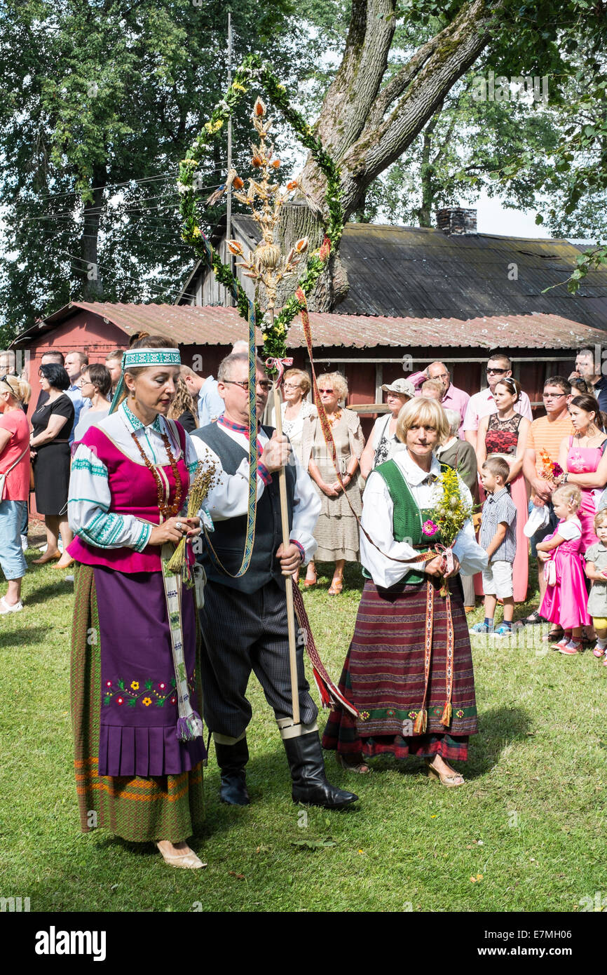 I lituani di celebrare la festa religiosa, Punsk, Regione Suwalskie, Polonia Foto Stock