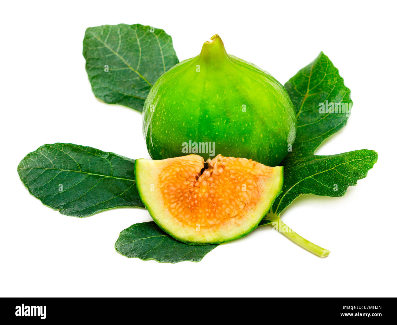 La figura maturi frutti con foglie isolati su sfondo bianco Foto Stock