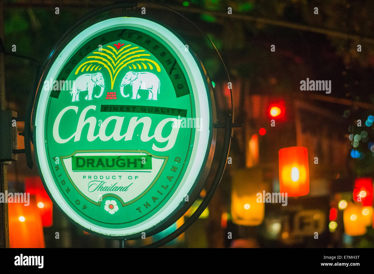 Un segno di Chang birra in Bangkok Khaosan Road, Thailandia. Foto Stock