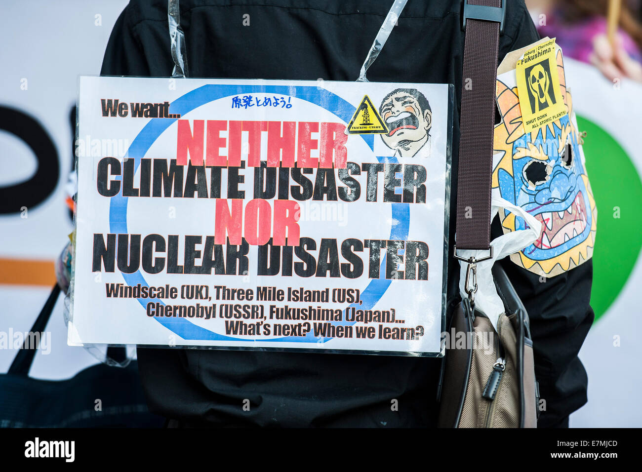 Londra, Regno Unito. Xxi Sett 2014. Persone il clima di marzo, Londra - come parte di una giornata internazionale di protesta - guidata da Emma Thompson e Vivienne Westwood - persone marzo alla domanda: "un mondo con un economia che lavora per le persone e per il pianeta; un mondo sicuro dalle devastazioni del cambiamento climatico; e un mondo con buoni posti di lavoro, aria pulita e sana europee per tutti. Il mese di marzo è iniziato in luogo del tempio e si è conclusa al di fuori di questo Parlamento - Westminster, Londra, UK, 21 settembre 2014. Guy campana / Alamy Live News Foto Stock