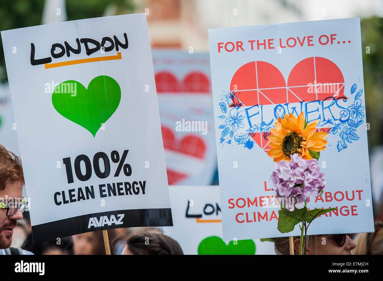 Londra, Regno Unito. Xxi Sett 2014. Persone il clima di marzo, Londra - come parte di una giornata internazionale di protesta - guidata da Emma Thompson e Vivienne Westwood - persone marzo alla domanda: "un mondo con un economia che lavora per le persone e per il pianeta; un mondo sicuro dalle devastazioni del cambiamento climatico; e un mondo con buoni posti di lavoro, aria pulita e sana europee per tutti. Il mese di marzo è iniziato in luogo del tempio e si è conclusa al di fuori di questo Parlamento - Westminster, Londra, UK, 21 settembre 2014. Guy campana / Alamy Live News Foto Stock