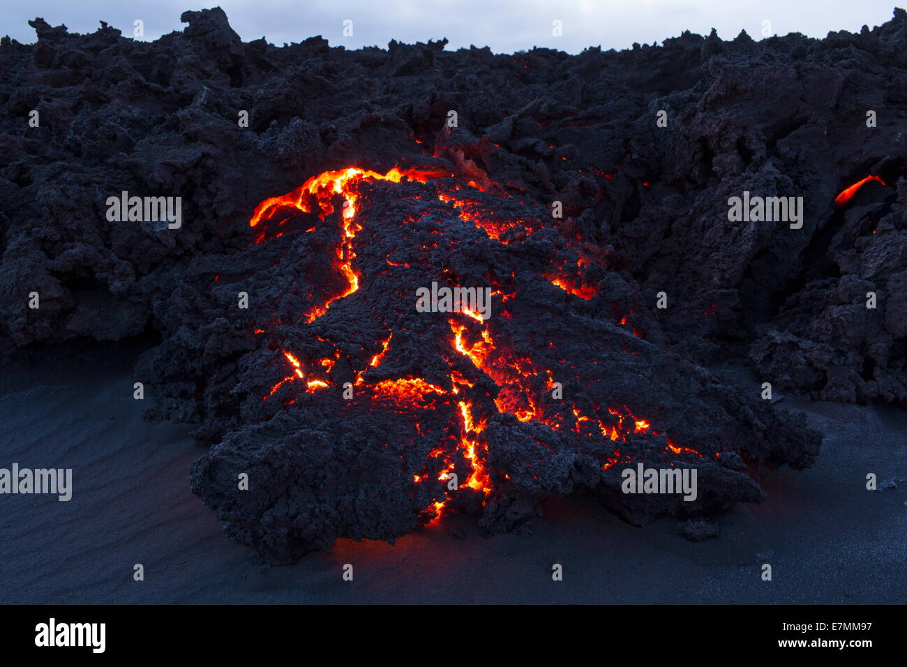 Nuovo e bruciando hot lava dall'eruzione in Bardarbunga, altipiani di Islanda Foto Stock
