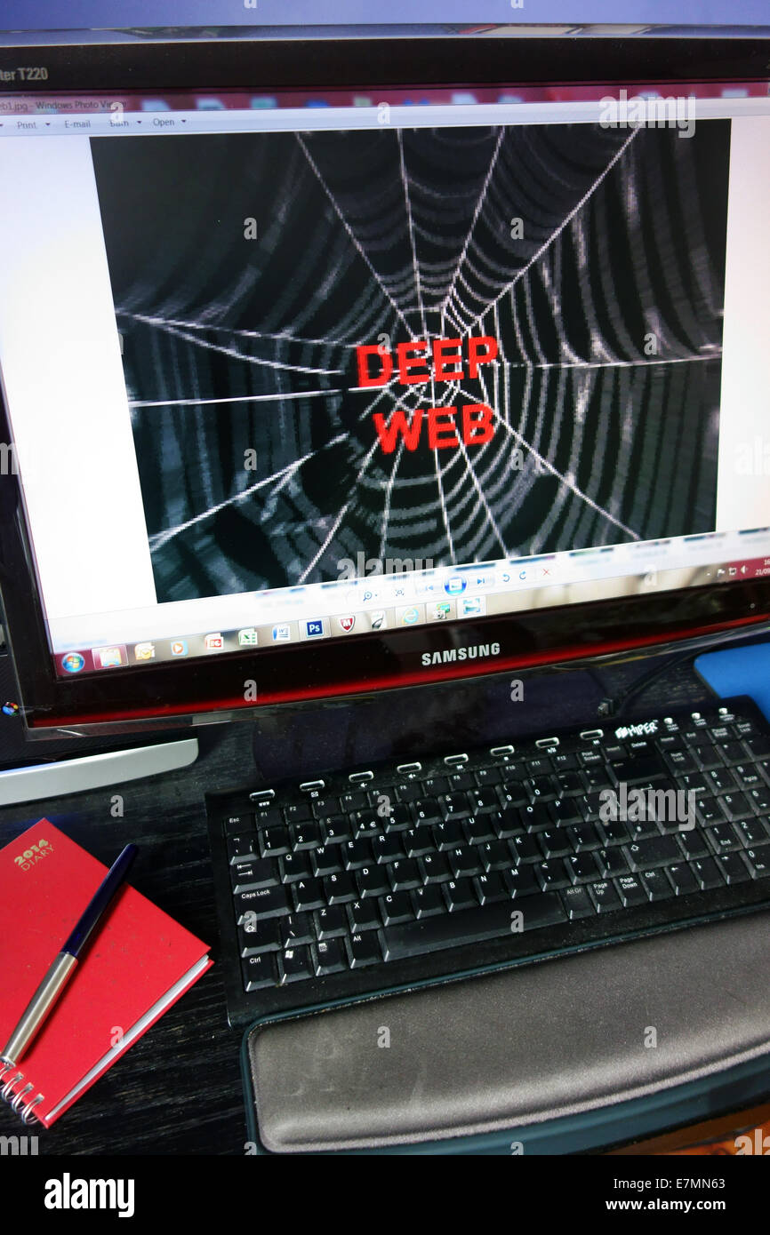 Rappresentazione di Internet 'Deep Web' sullo schermo del computer, Londra Foto Stock
