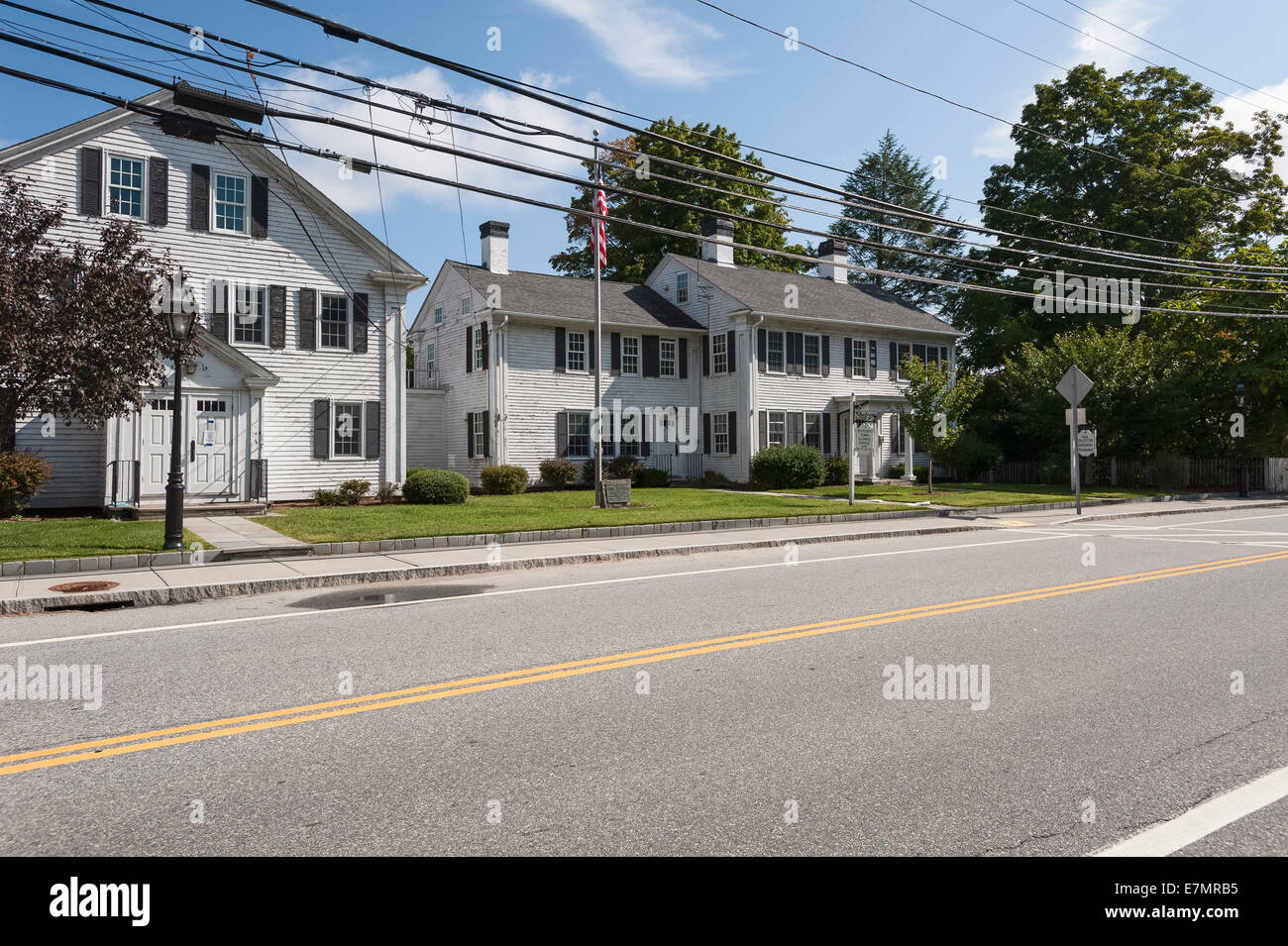 Scena di strada del New England e la pittoresca cittadina di North Scituate, Rhode Island. L'esattore delle tasse dell'Ufficio 02857 Foto Stock