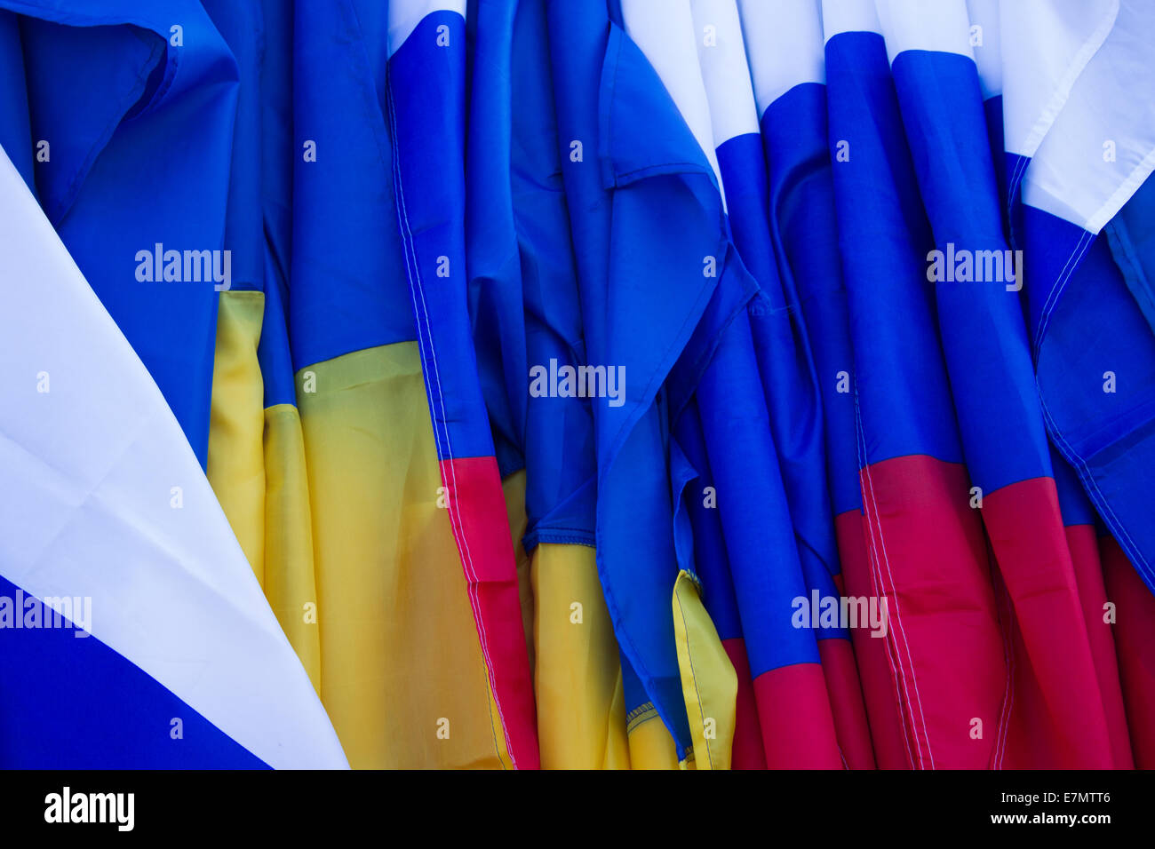 Russi e ucraini di bandiere Foto Stock