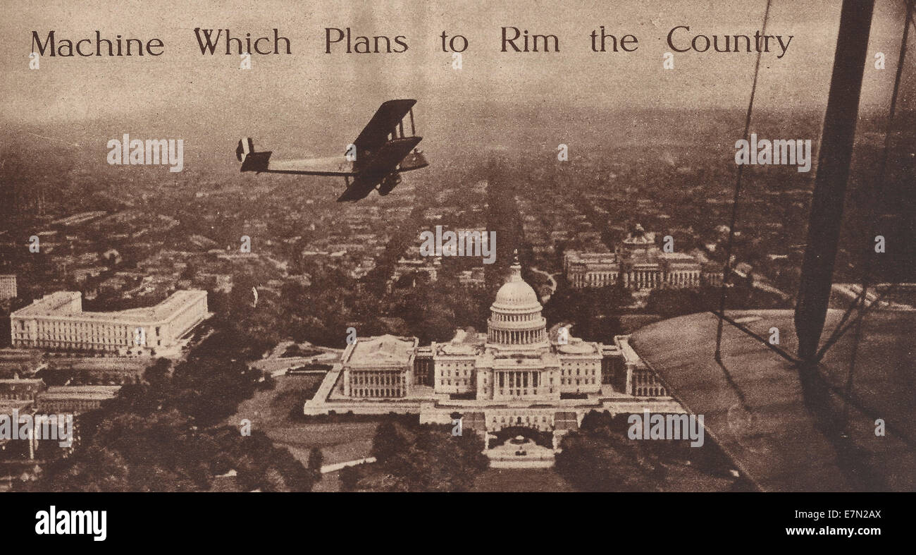 Martin bomber inizio il suo volo intorno al bordo del STATI UNITI D'AMERICA, 1919. Qui a Washington DC con il memoriale di Washington in background Foto Stock