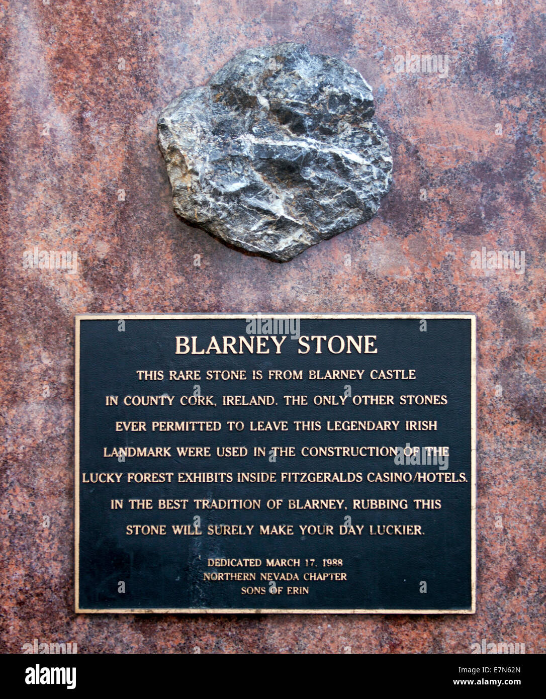 La pietra di Blarney a Reno, Nevada, è un'attrazione stravagante che porta fascino e fortuna irlandese nella più grande piccola città del mondo. Foto Stock