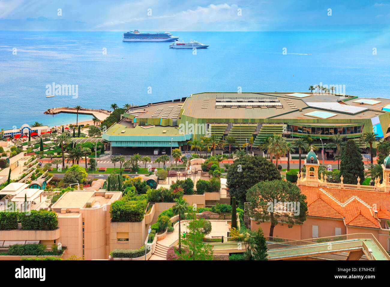 Vista su Monaco spiaggia dalla parte superiore, Cote d'Azur, in Francia Foto Stock