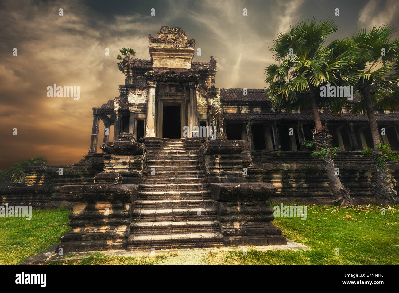 Antica architettura Khmer. Vista incredibile di Angkor Thom tempio al tramonto. Angkor Wat complessa, Siem Reap, viaggio in Cambogia destina Foto Stock