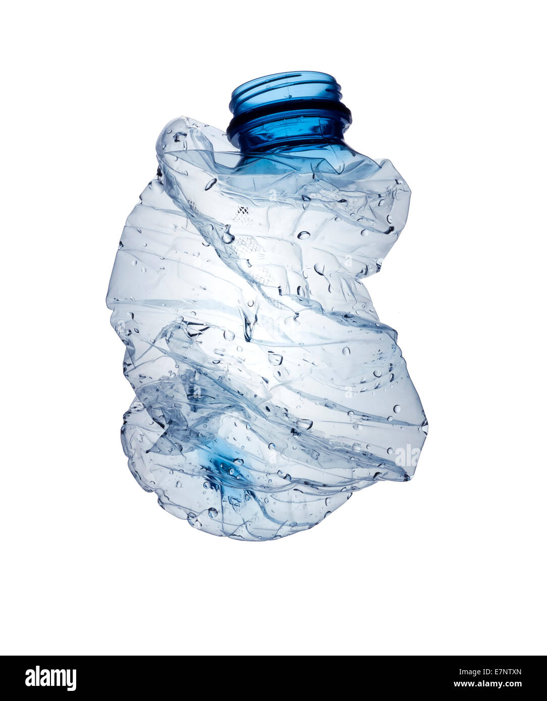 Un vuoto schiacciato scartato una bottiglia d'acqua Foto Stock