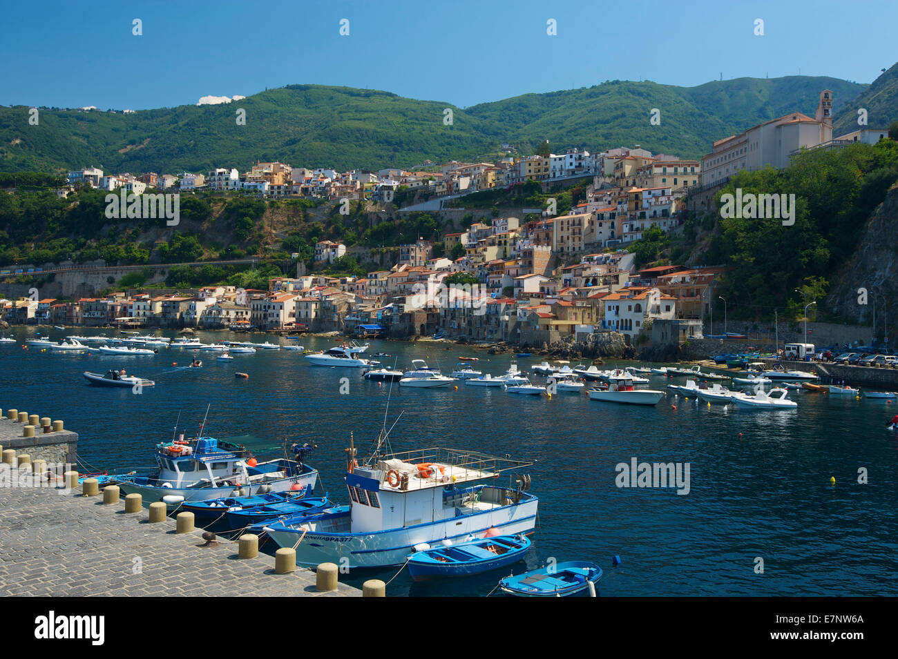 L'Italia, Europa, Calabria, Esterno, giorno, nessuno, Scilla, Costa Viola, Mar Mediterraneo, mare, porto di pescatori, Porto, porto, pesce Foto Stock