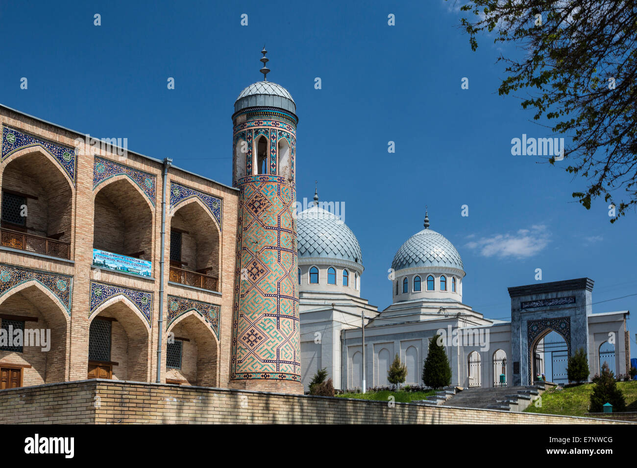 Kukeldash Medressa, Tashkent, Uzbekistan, Asia Centrale, Asia, architettura, città, cupole, famosa storia, medresa, madrasa, skyl Foto Stock