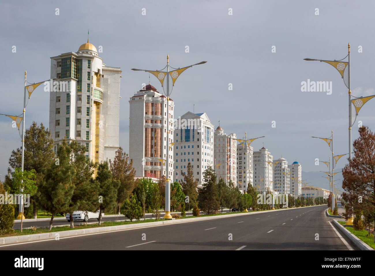 Ashgabat, Città, Turkmenistan, Asia Centrale, Asia, appartamenti, architettura, avenue, nuovo, senza traffico, su strada Foto Stock