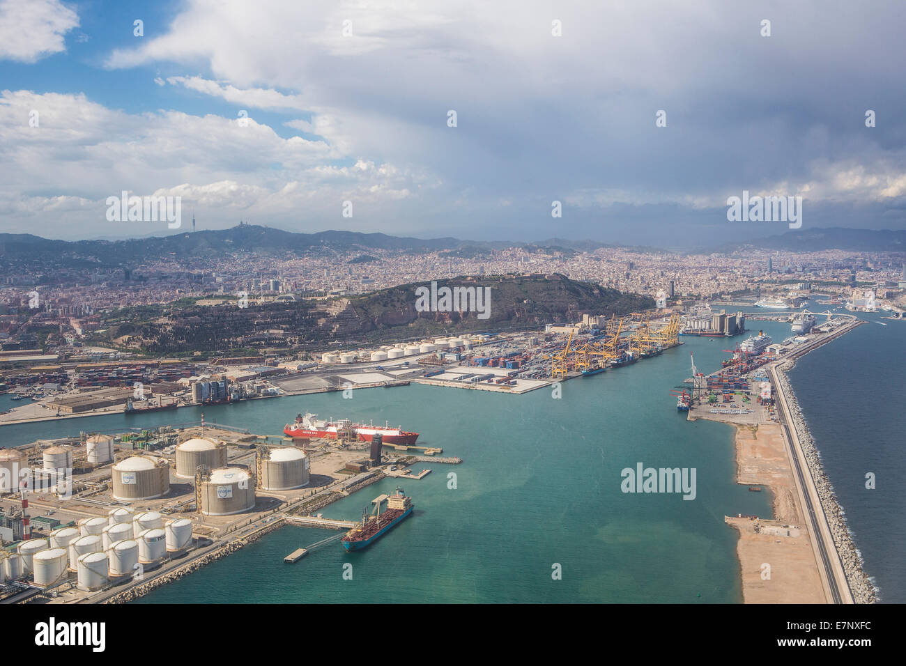 Antenna, Barcellona, Catalonia, città, gru, porto, Montjuich, panorama, porto, Spagna, Tibidabo, industria, serbatoi Foto Stock