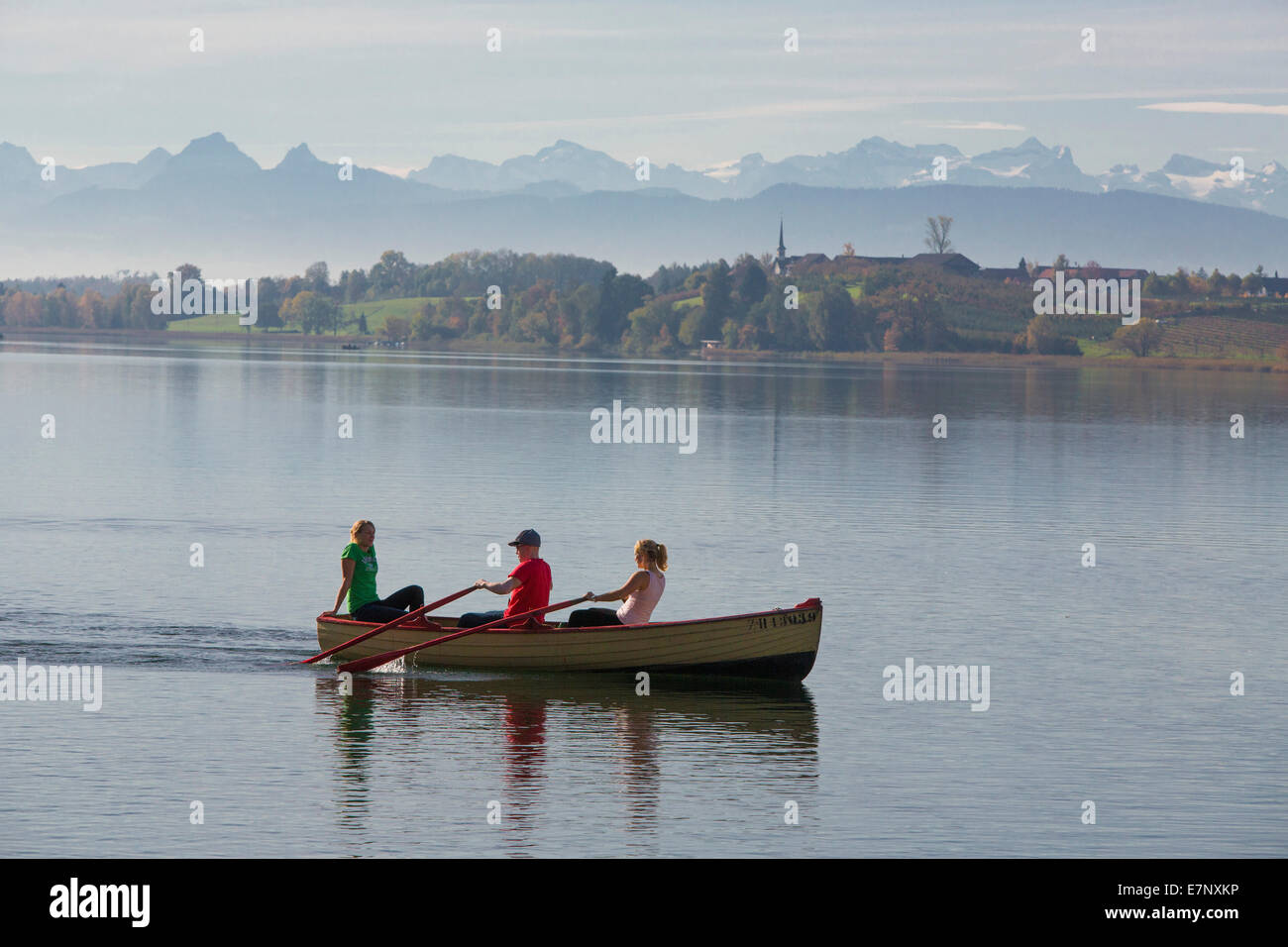 Imbarcazione a remi, Pfäffikersee,, Pfäffikon ZH, lago, laghi, canton Zurigo, sport, tempo libero, avventura, nave, barca, navi, barche, acqua Foto Stock