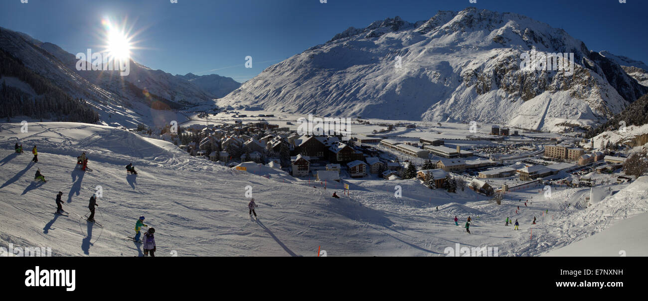 Urserental, sulle piste da sci, Andermatt, Urserental, villaggio, Canton, UR, Uri, nella Svizzera centrale, in inverno, sci, sci, carving, scolpire Foto Stock