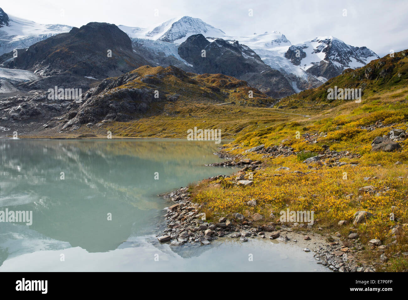 Il lago di Stein, Steinsee, Gwächtenhorn, Tierberg, Susten Pass, nuvole, cloud, montagna, montagne, lago di montagna, ghiacciaio, ghiaccio, mora Foto Stock