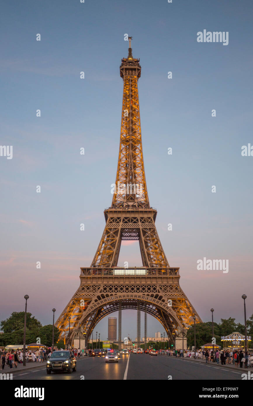Eiffel, Francia, Europa, Parigi, patrimonio mondiale, architettura, città famosa, luci, sera, turismo, torre, Unesco Foto Stock
