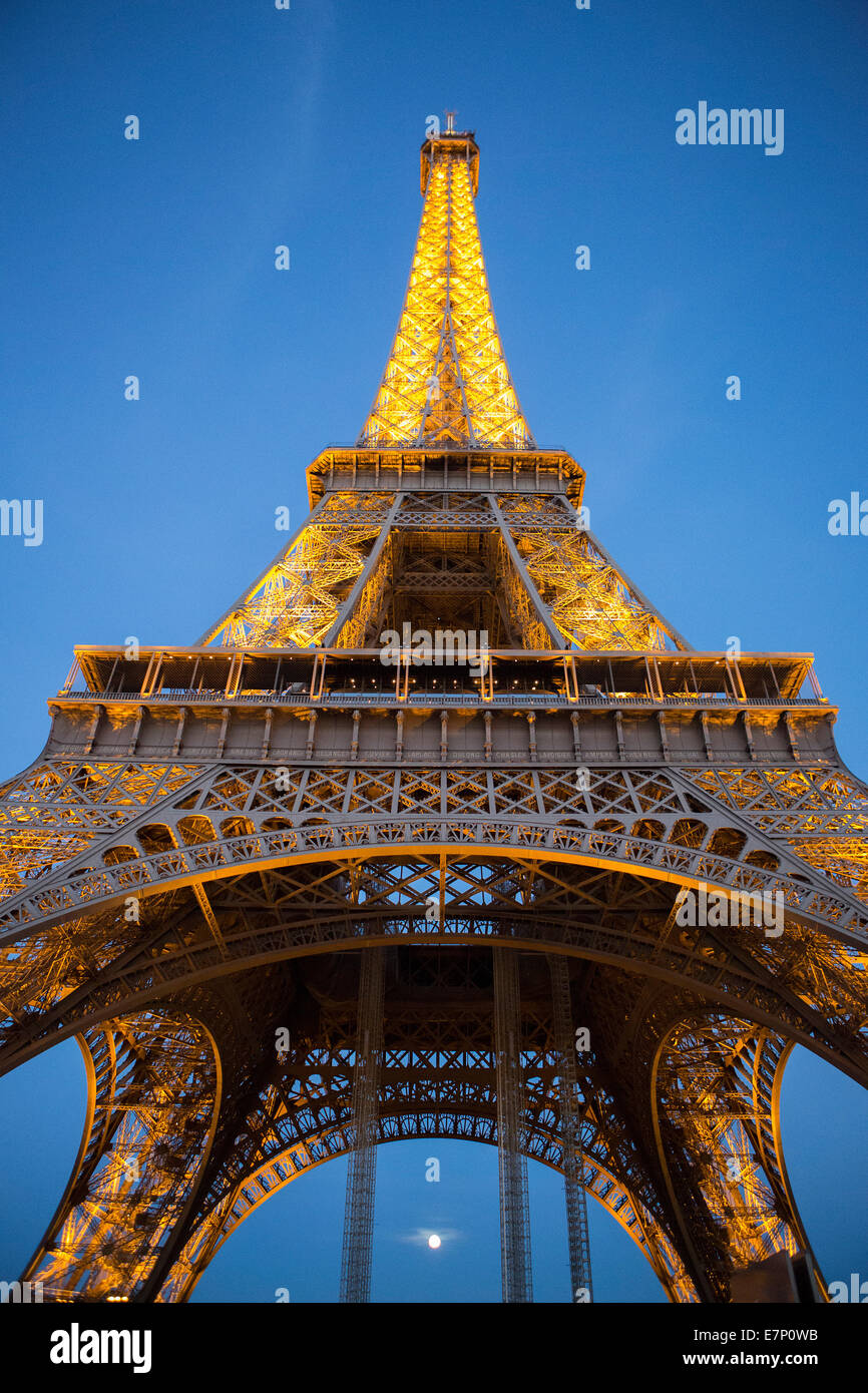 Eiffel, Francia, Europa, Parigi, patrimonio mondiale, architettura, città famosa, luci, sera, turismo, torre, UNESCO, notte Foto Stock