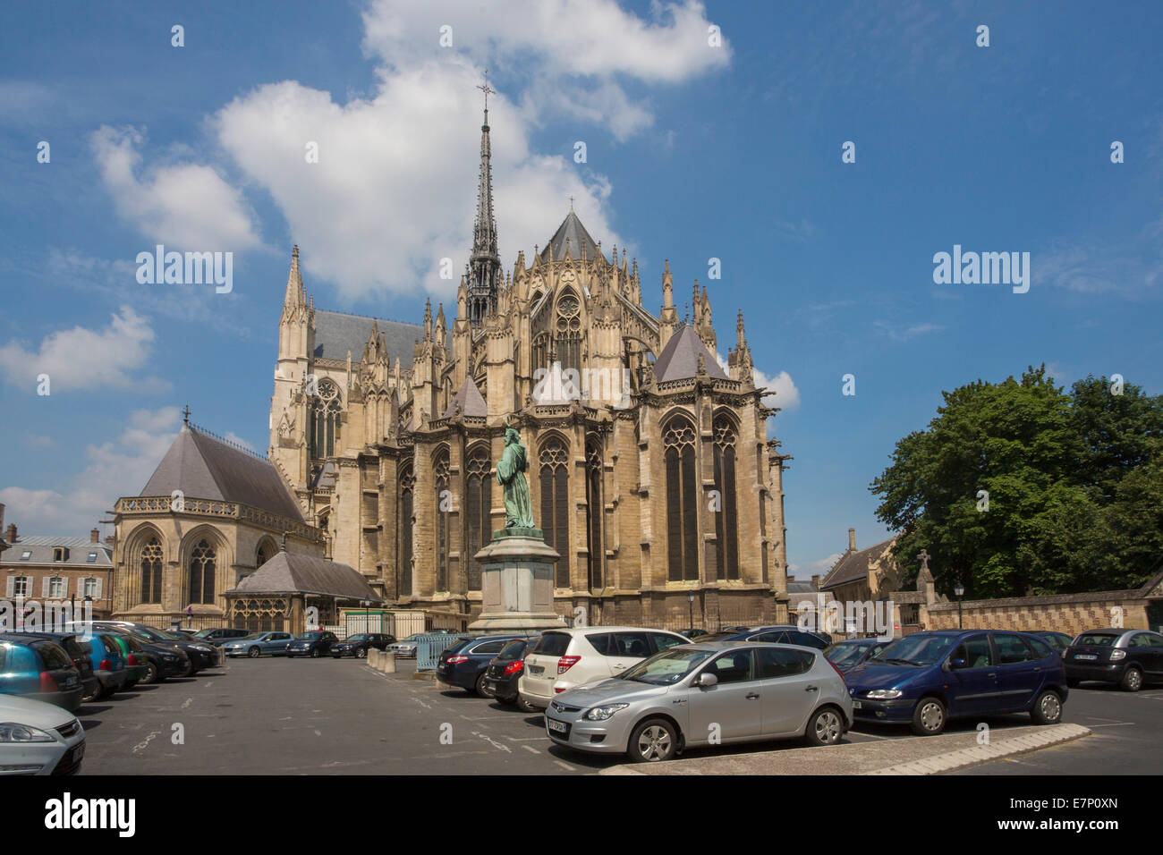 Eredità di Mondo, Amiens, Francia, Europa, architettura, auto, cattedrale, città, gotico, storia, parco, molla, viaggi, Unesco Foto Stock