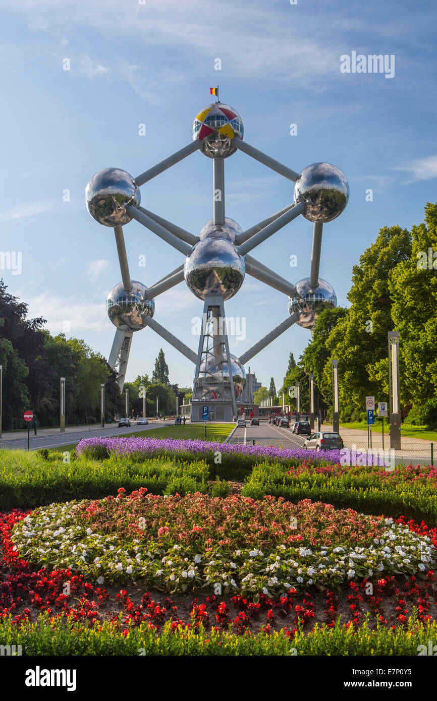 Atomium, sfere, Belgio, Europa, Bruxelles, architettura, palline, città colorate, expo, famosa, fiori, molla, turistico, tra Foto Stock