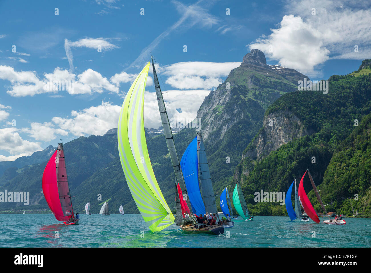 Il lago di Uri, yachting, regata, Vierwaldstättersee, il Lago di Lucerna, barca a vela, barca a vela, sport acquatici, Svizzera, Europa Foto Stock