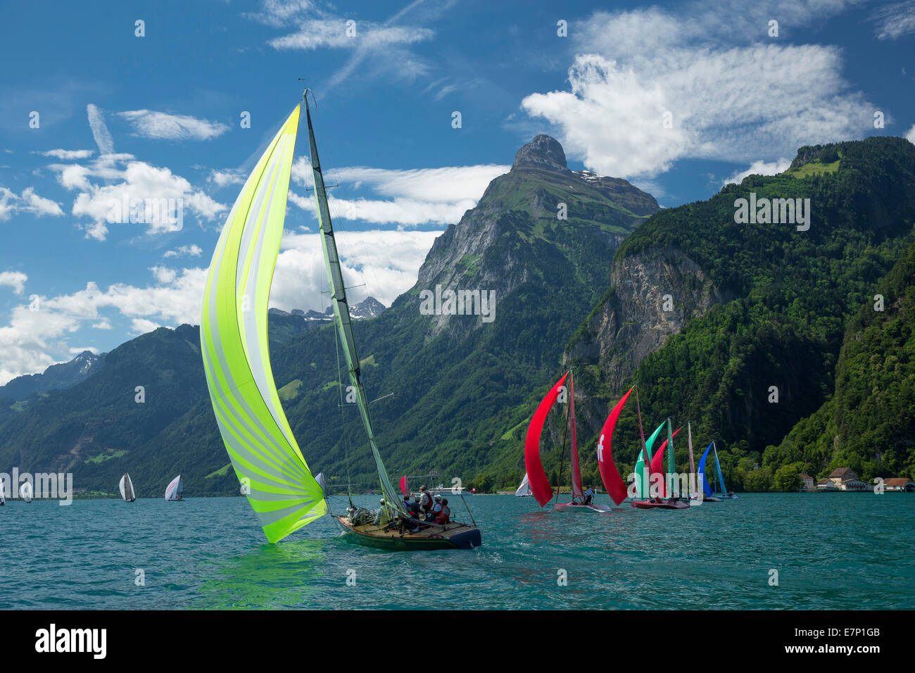 Il lago di Uri, yachting, regata, Vierwaldstättersee, il Lago di Lucerna, barca a vela, barca a vela, sport acquatici, Svizzera, Europa Foto Stock