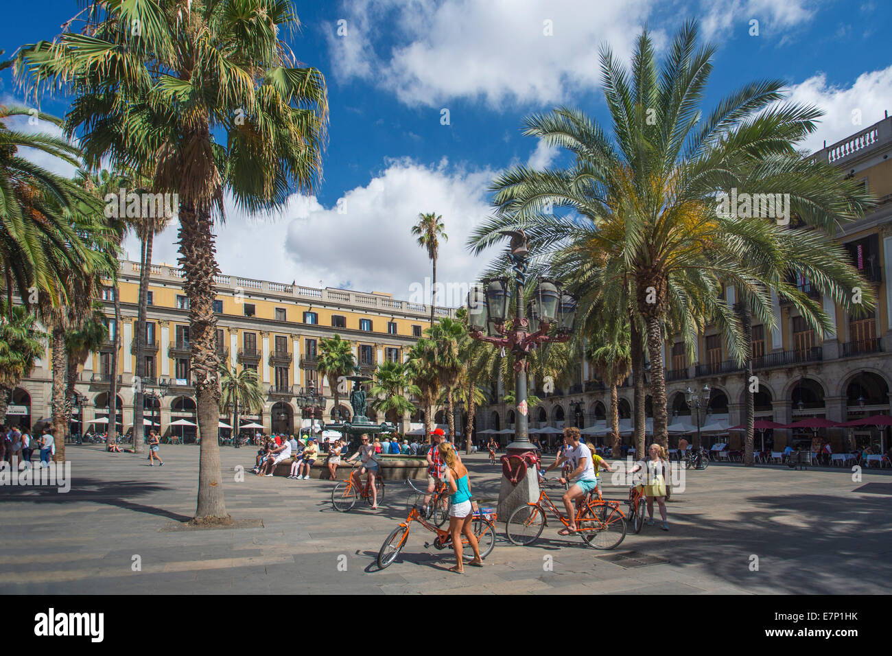 Barcellona, la città, Ramblas, reale, architettura, bicicletta, Catalonia, chiostro, il centro, la città vecchia, palm, palme, Spagna, Europa Foto Stock