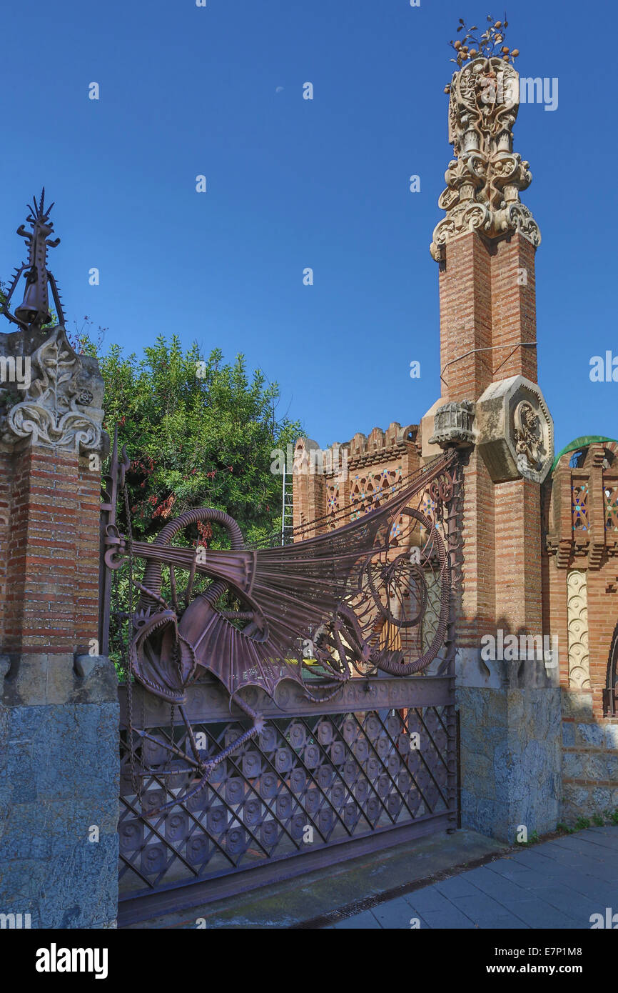 Gaudi, Guell, Pedralbes, Finca, architettura, arte, artistico, Barcellona, Catalonia, dettaglio, dragon, ingresso gate, ferro da stiro, Spagna, Foto Stock