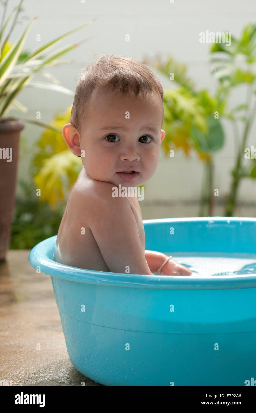 Baby, bagno, acqua di balneazione, bacino, Foto Stock