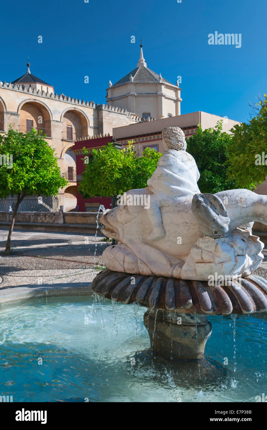 Fontana in Plaza del Triumfo Cordoba Andalusia Spagna Foto Stock