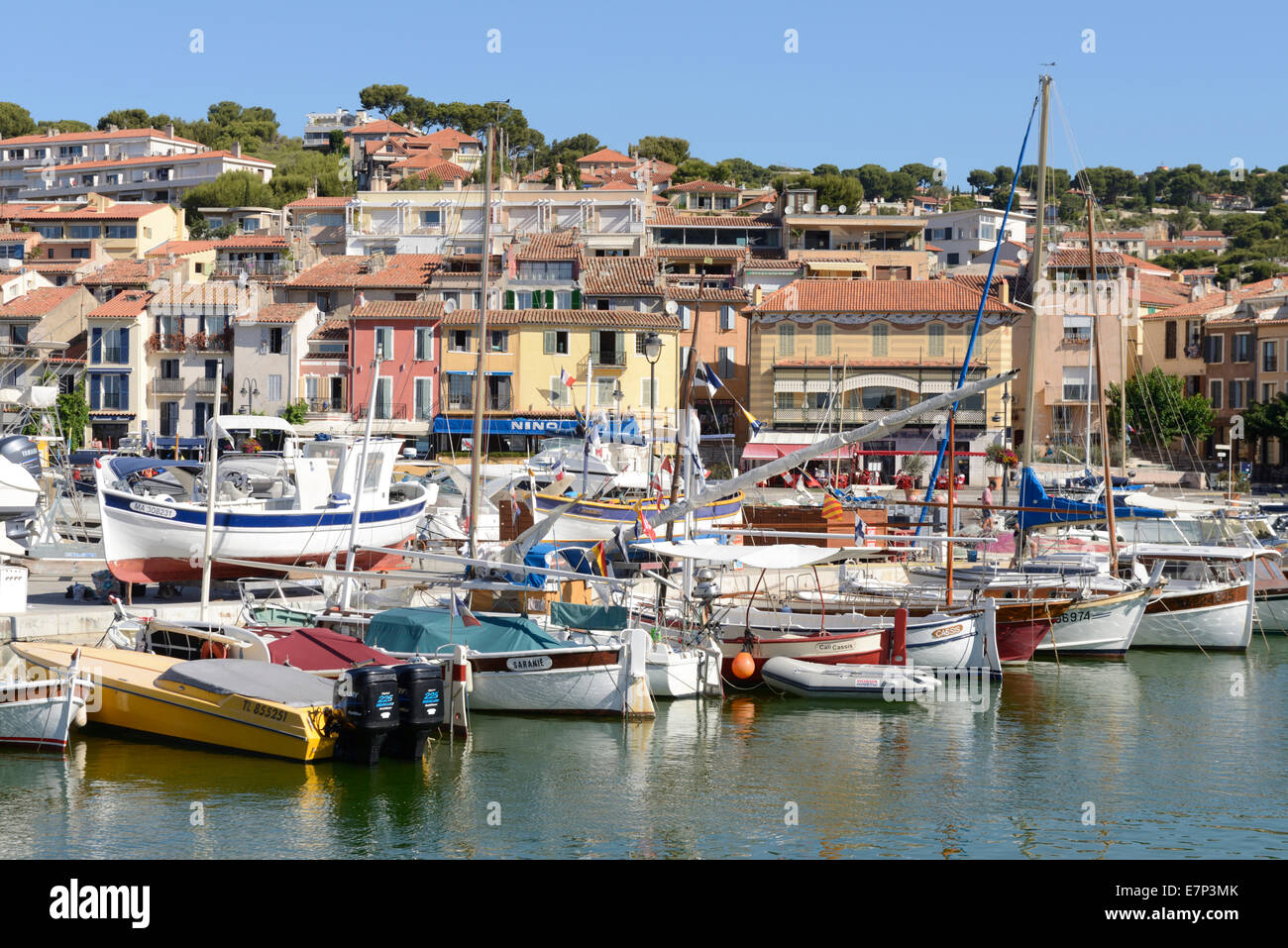 L'Europa, Francia, Provence-Alpes-Côte d'Azur, Provenza, Cassis, porto, Mediterraneo, barche Foto Stock