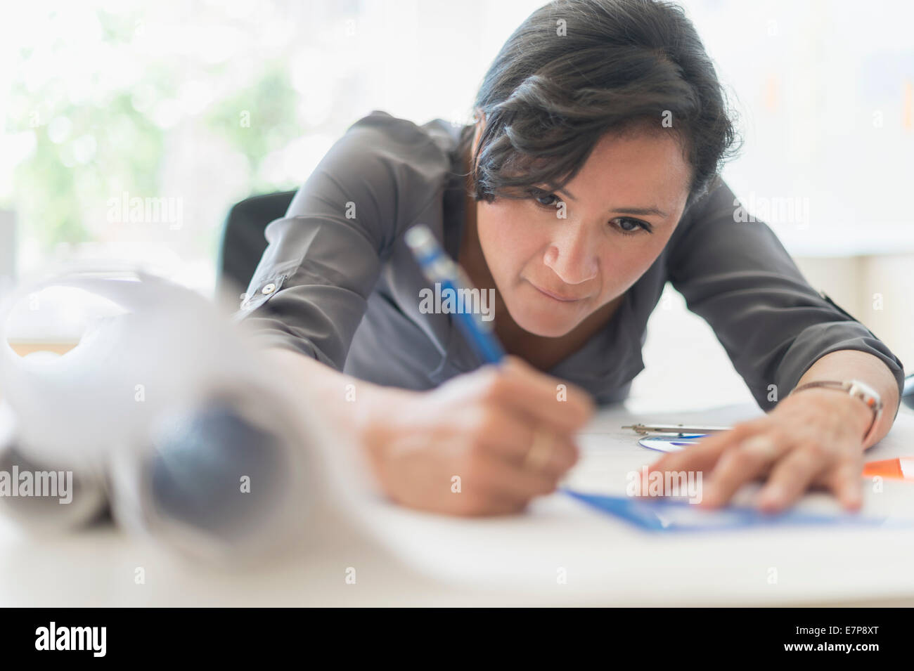 Donna progetti di disegno Foto Stock